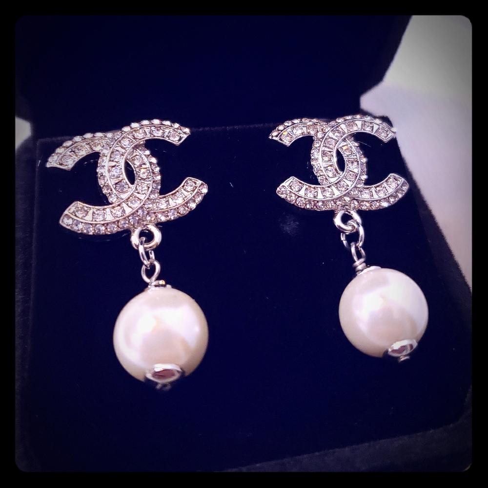 Vtg Coco Chanel dazzling silver drop hang earrings